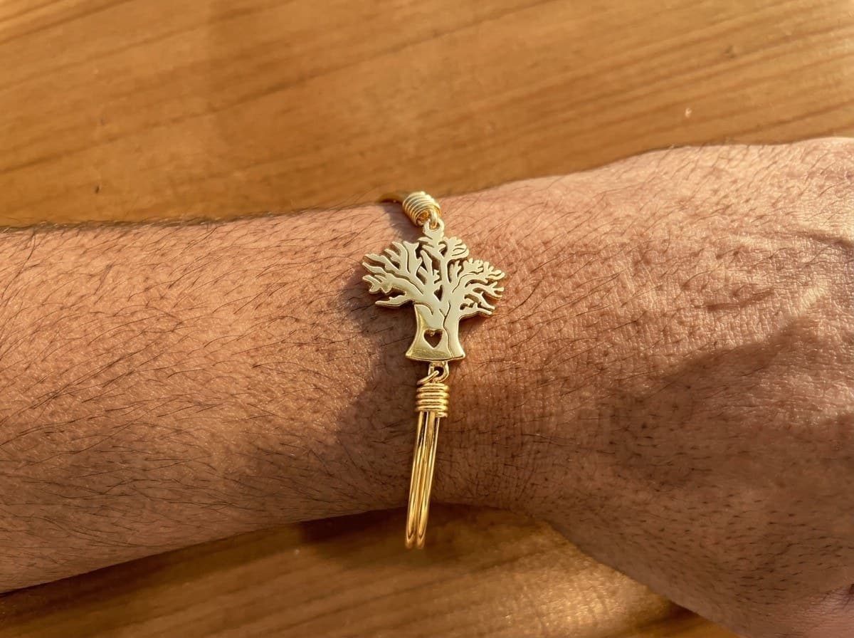 Signature Bangle, Yellow gold